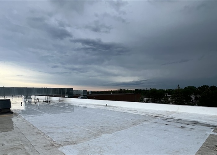 How Does Minnesota Weather Impact Commercial Roofing System Performance?