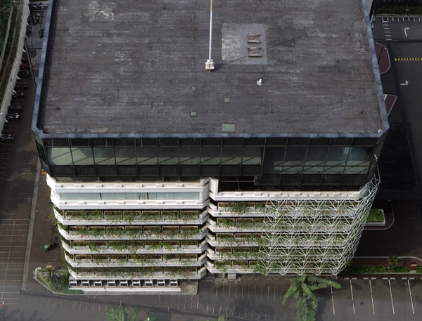 Average Lifespan of a Commercial Roof Before Replacement